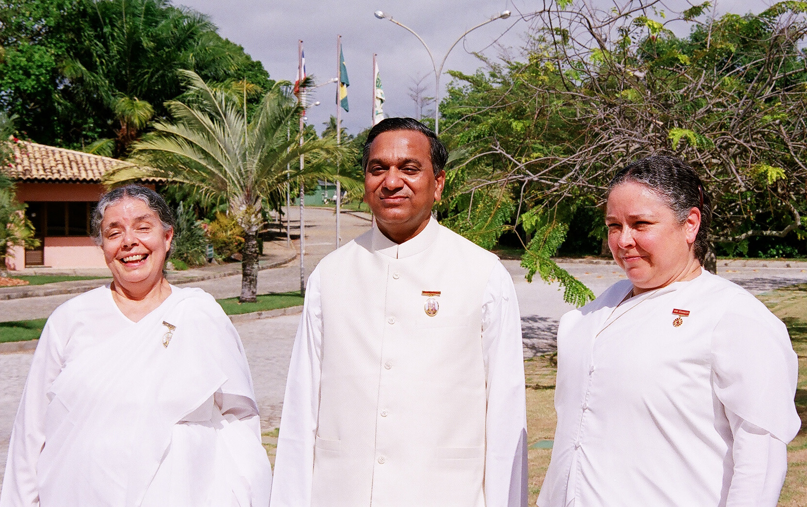 sister-ida-meirelles-brother-atam-prakash-and-sister-luciana-ferraz-l-to-r