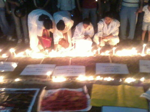 Silent Candle March At Mumbais Juhu Beach To Condole Delhi Rape Victims Death