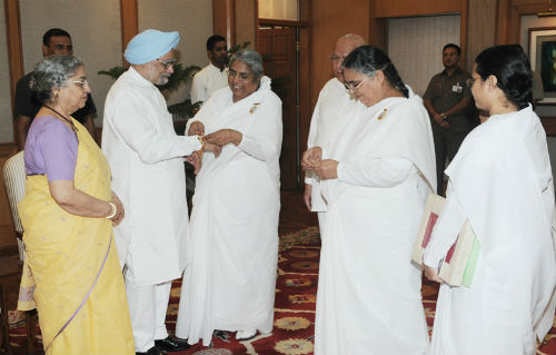 Manmohan Singh attend Raksha Bandhan Services News From Delhi