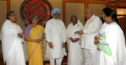 Manmohan Singh at Raksha Bandhan Services News From Delhi