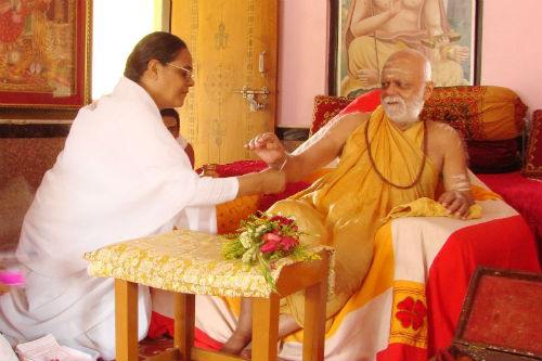 Tying Rakhi to Shankaracharya ji of Jagannath Puri