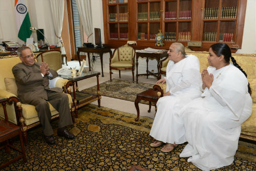 Dadi Hridaya Mohini ji' Meets H.E.President of India Brother. Pranab Mukherjee at Rashtrapati Bhawan