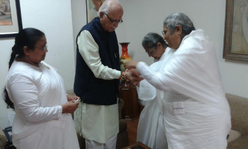 Brahmakumaris Tying Rakhi to L.K. Advani (BJP Leader) &  Rajnath Singh (Home Minister) 