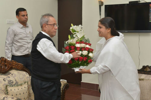 B.K. Leena offering flower bouquet to Bro. Pranab Mukherjee, President of India in Bhubaneshwar ( Odhisa)