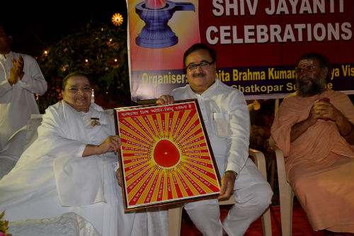 Maharana Pratap Seeks Blessings From 25 Feet Magnificent Shivling on Occasion of Shivratri