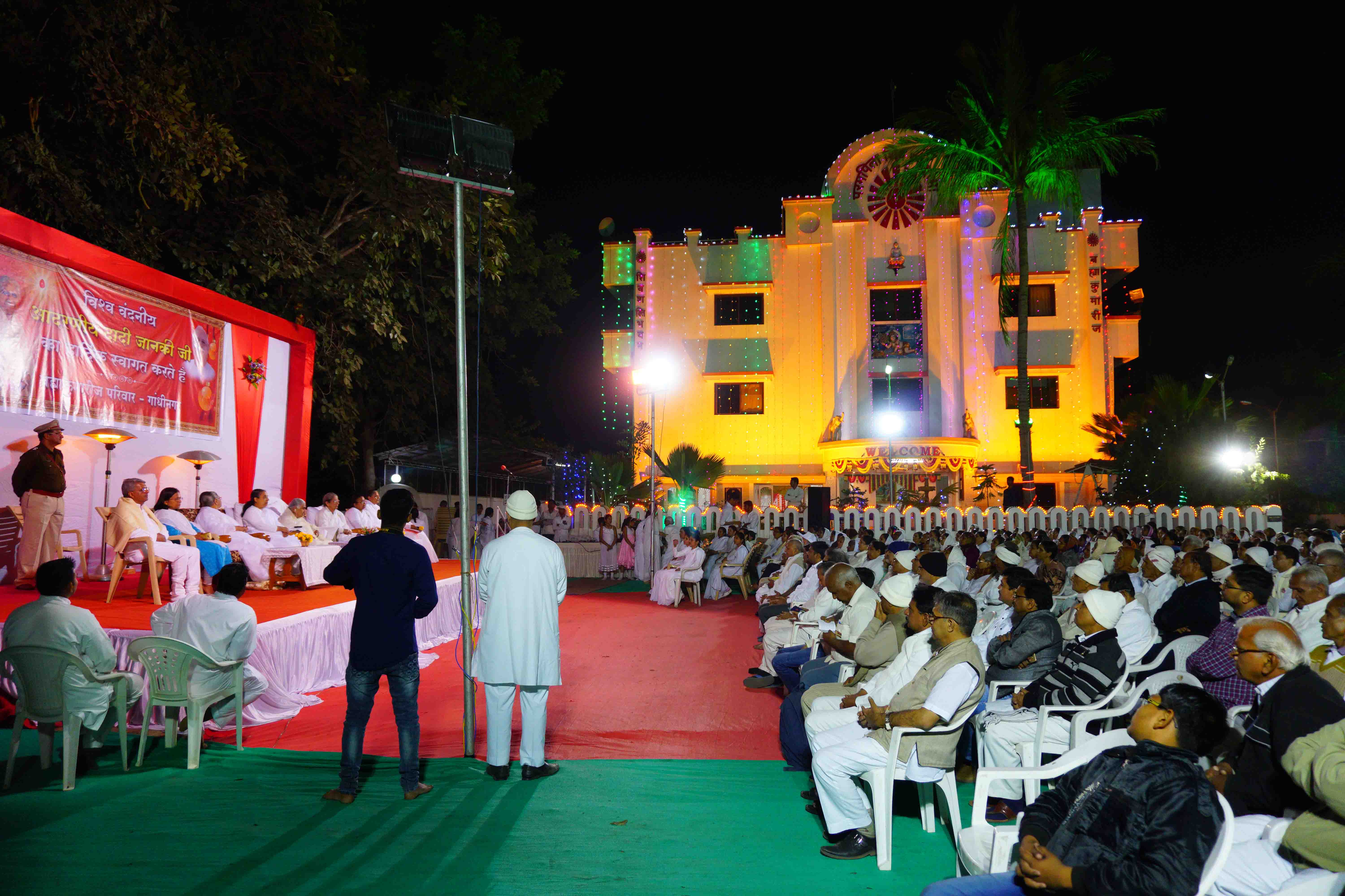 कार्यक्रम स्टेज, सेवाकेंद्र, श्रोतागण